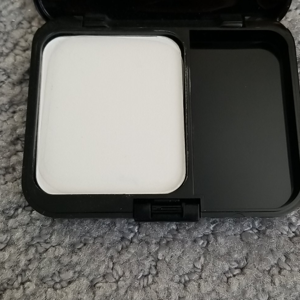 Colour Basis Touch Up Powder